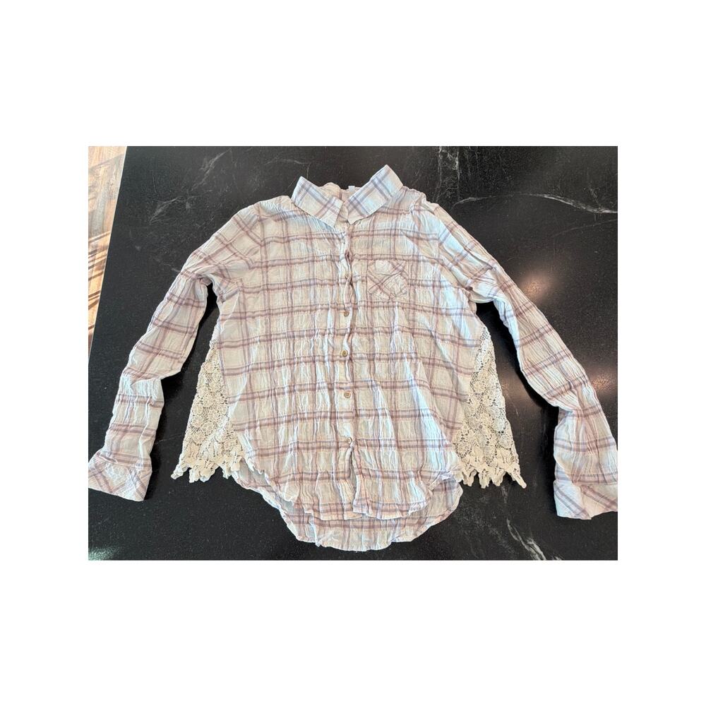 Shyanne Crinkle plaid and lace western button up LG
